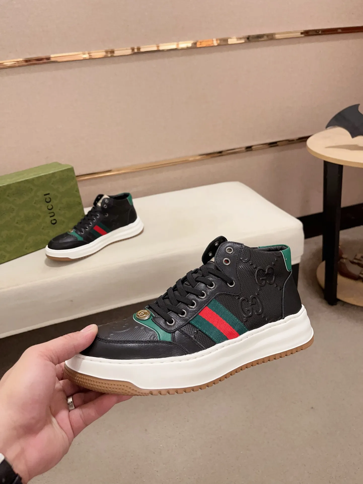 Men's clothing and shoes💰 520💰🇮🇹🇮🇹GUCCI (Gucci) top 🔍🔍 new models are on sale at the same time, the upper 🇮🇹 imported Italian first-layer cowhide, fully imported sheepskin lining 💪💪, completely 1⃣️compared 1⃣️Reproduction🇮🇹💪💪, ⚠Sole: The original sole is specially provided by the original factory, the exclusive movable molded sole is super comfortable, ⚠Original factory follow-up goods, 🔍🔍high quality, you can enter and leave the counter at will, welcome to compare⚠. Code number: 38-44 (45 is custom-made and cannot be returned or exchanged)